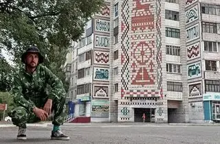«دروازه آلتای» در روسیه؛ بازتعریف معماری مسکونی با یک اثر هنری دیواری