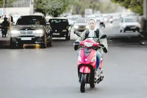 موتورسواری زیر فشار آزار؛ روایتی تلخ از آنچه زنان موتورسوار در خیابان تجربه می‌کنند