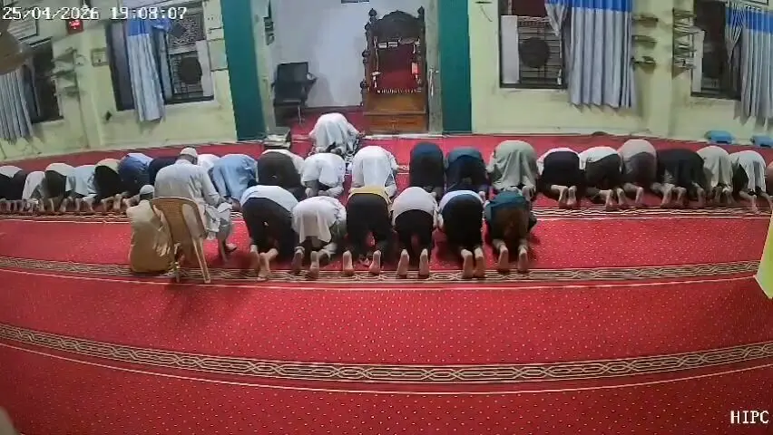  ورود مار به هنگام نماز در مسجد وحشت آفرید