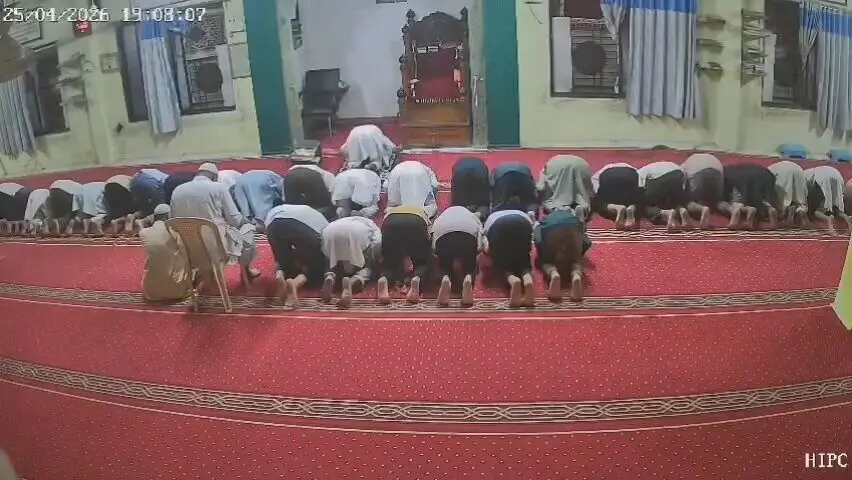  ورود مار به هنگام نماز در مسجد وحشت آفرید