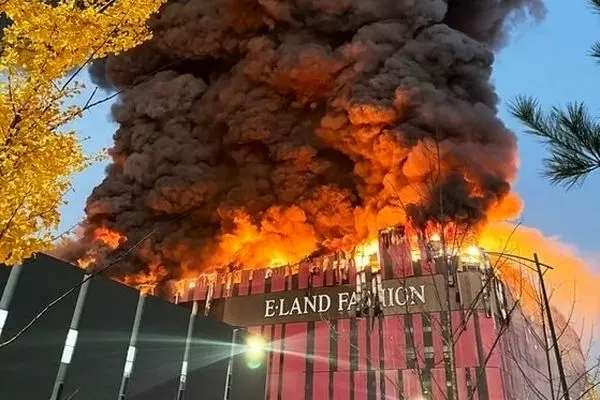 آتش‌سوزی گسترده در انباری در کره جنوبی
