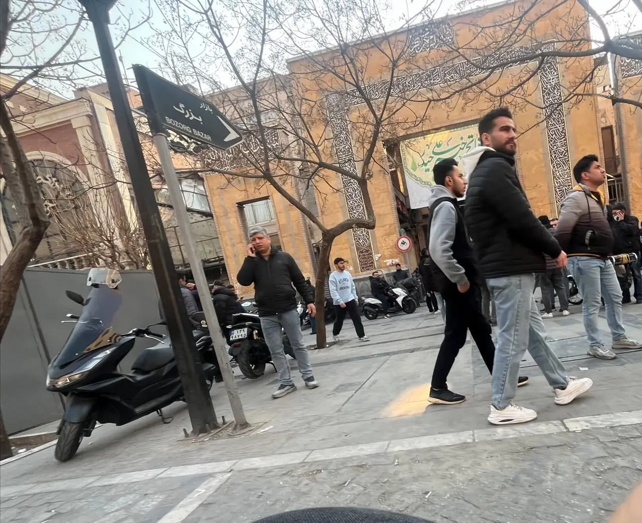 روایت خبرگزاری فارس از تجمع در محدوده بازار تهران