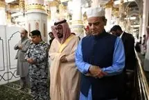 شهباز شریف در مسجد النبی نماز خواند