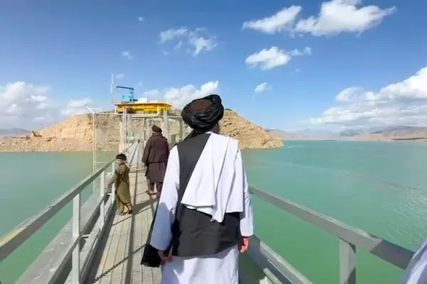سطح آب رودخانه هیرمند بالا آمد
