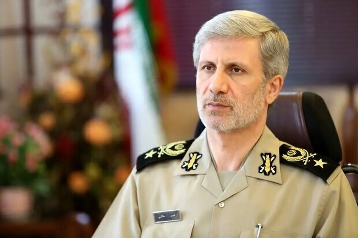 فرمانده کل ارتش: نباید دشمن را دست‌کم گرفت و تهدید آن را تمام‌شده تلقی کرد 