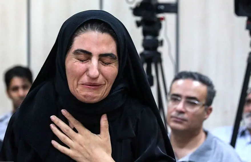 عکس؛ در حاشیه دادگاه الهه حسین نژاد؛ اشک‌های بی‌پایان!