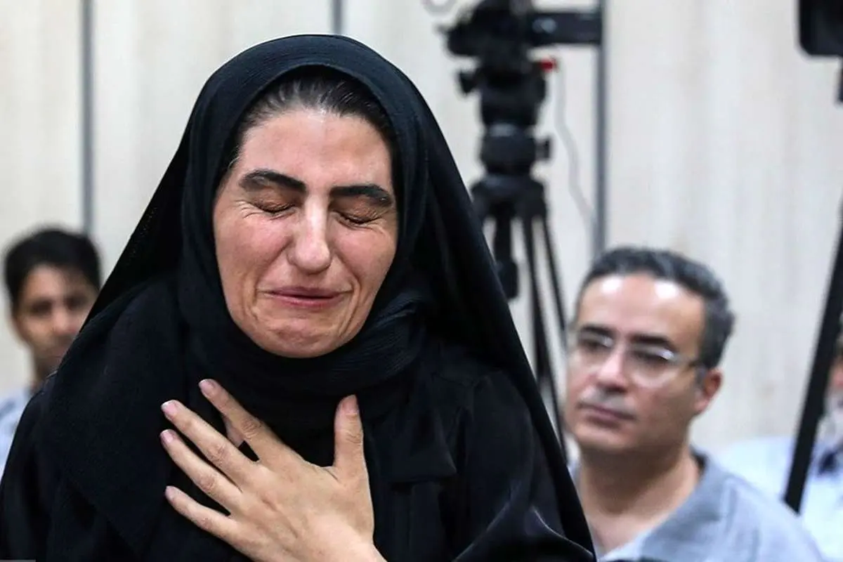 عکس؛ در حاشیه دادگاه الهه حسین نژاد؛ اشک‌های بی‌پایان!