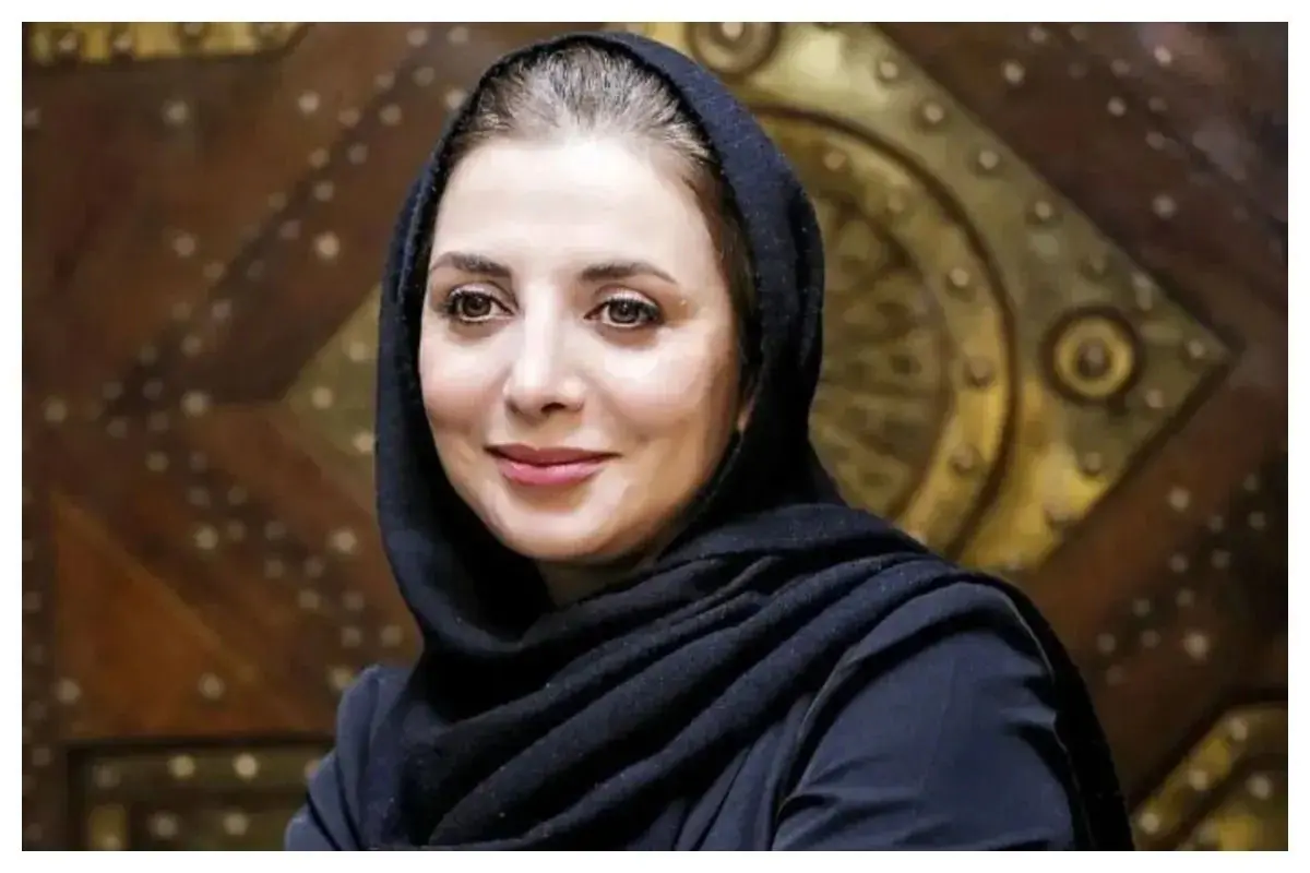 استایل شیک «رویا میرعلمی» با کت‌وشلوار سبز تیره در اکران «سینما شهر قصه» 
