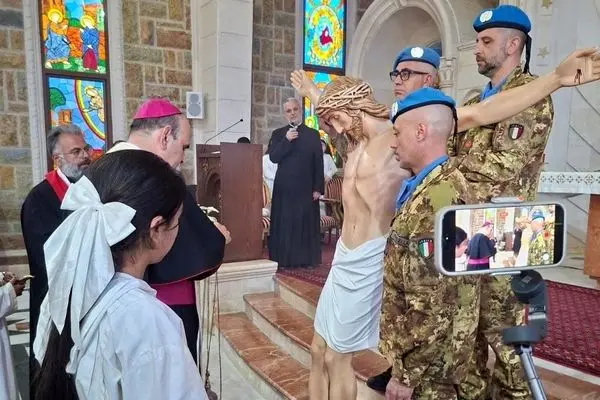 جایگزینی مجسمه تخریب‌ شده مسیح در لبنان