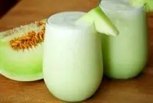شیک موز و طالبی؛ نوشیدنی خنک و خوشمزه مخصوص روزهای تابستان 

