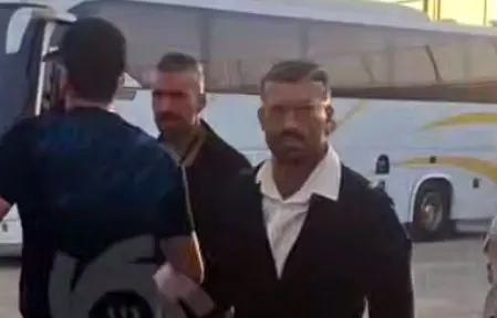 ببینید؛ استایل رامین رضاییان با ماشین لاکچری موقع ورود به ورزشگاه