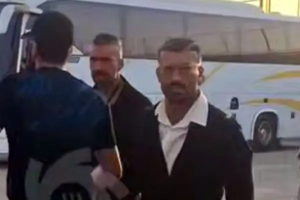 ببینید؛ استایل رامین رضاییان با ماشین لاکچری موقع ورود به ورزشگاه