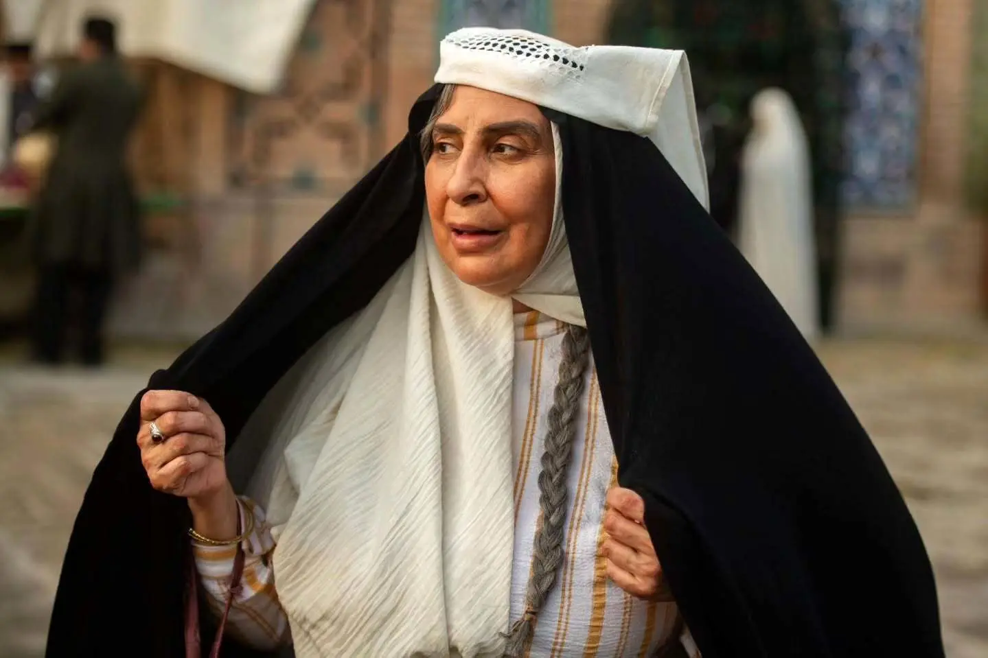 چهره متفاوت بهنوش بختیاری و مرجانه گلچین در اتاق گریم سریال بامداد خمار