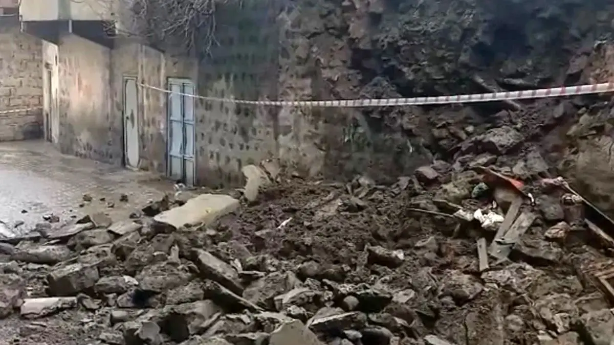 خطری که از بیخ گوش دو دختر رد شد