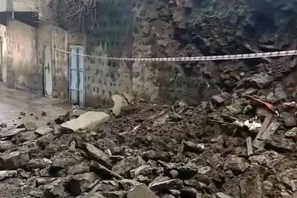 خطری که از بیخ گوش دو دختر رد شد