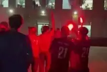 جنجال هواداران تراکتور مقابل هتل پرسپولیس!

