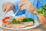گوشت‌خواران بیشتر از گیاه‌خواران شانس رسیدن به ۱۰۰ سالگی دارند