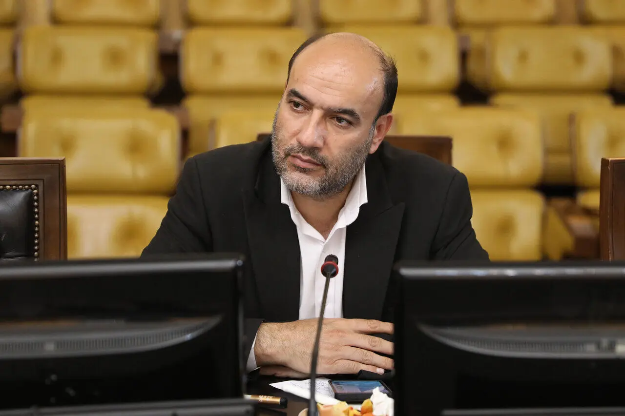نماینده مجلس: هر مسئولی که نتواند مسئولیت قانونی خود را جلو ببرد باید کنار برود