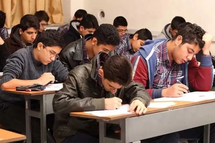 وقتی مدارس برای برگزاری امتحانات به ساز خود می‌رقصند!
