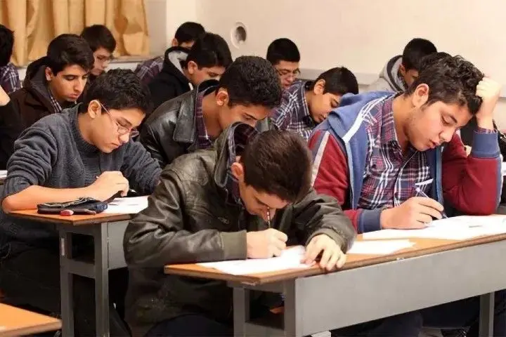 وقتی مدارس برای برگزاری امتحانات به ساز خود می‌رقصند!
