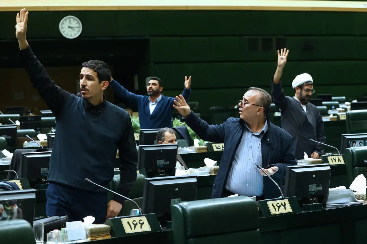 بیانیه مجلس: اموال مقامات قوای مقننه و قضاییه شفاف شود
