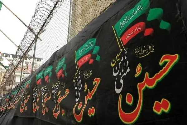 ببینید؛ طالبان پرچم‌های عزای امام‌حسین(ع) را پایین کشید