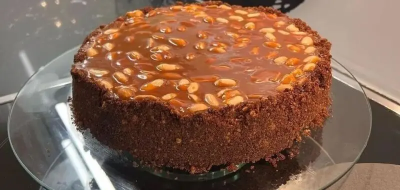 کیک اسنیکرز