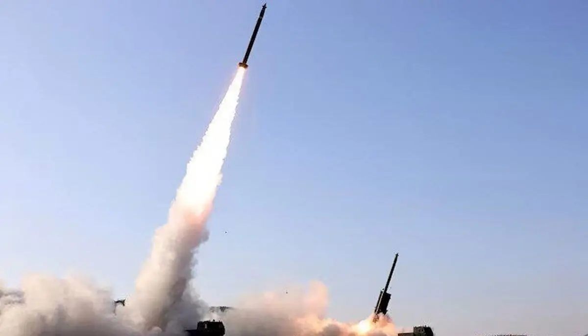 کره‌شمالی از موشک بمب خوشه‌ای و قابلیت جنگ الکترونیک رونمایی کرد