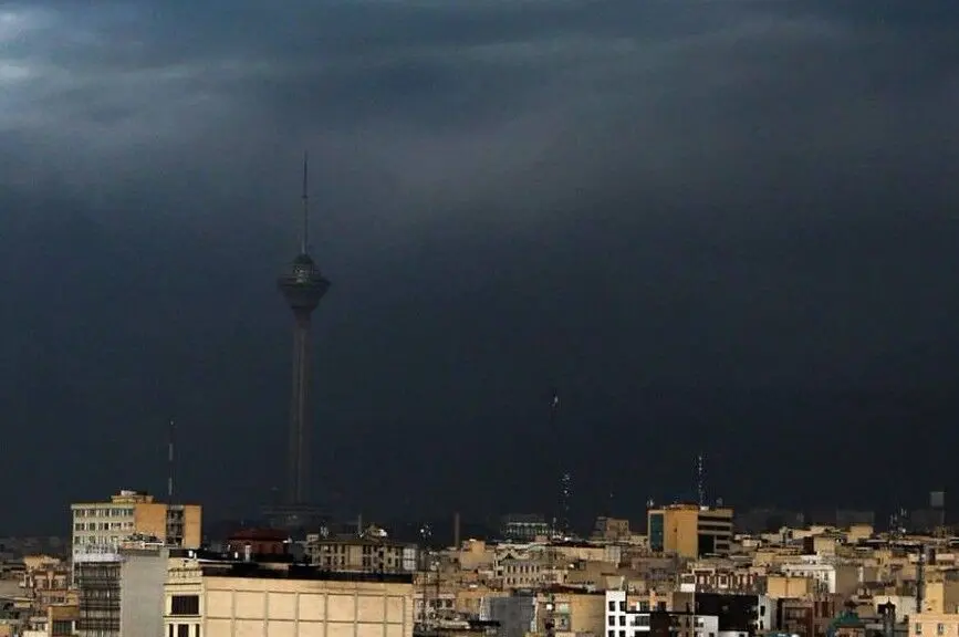 گزارش میدانی از شبی که انبارهای نفت تهران هدف حمله موشکی قرار گرفت
