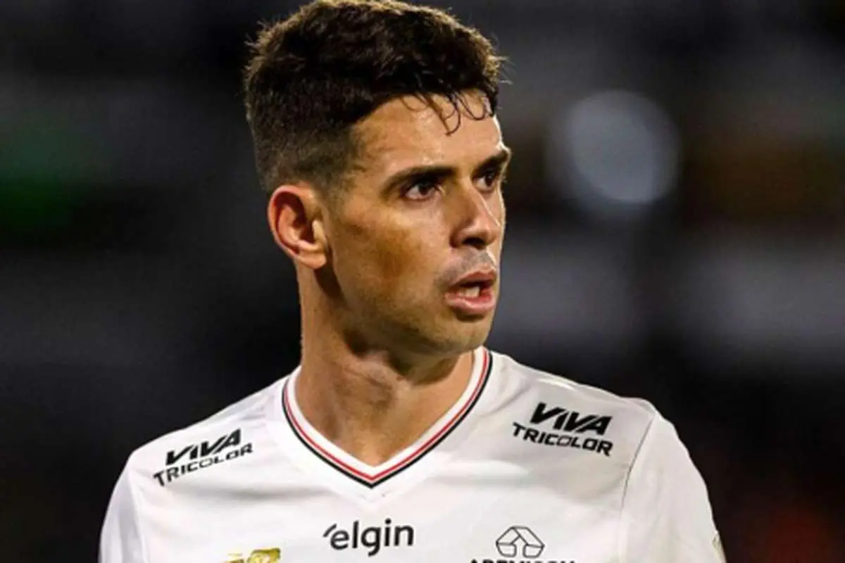 حمله قلبی به ستاره فوتبال هنگام تمرینات گروهی