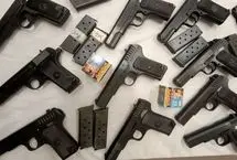 کشف ۱۵ قبضه اسلحه از چمدان دو مسافر اتوبوس