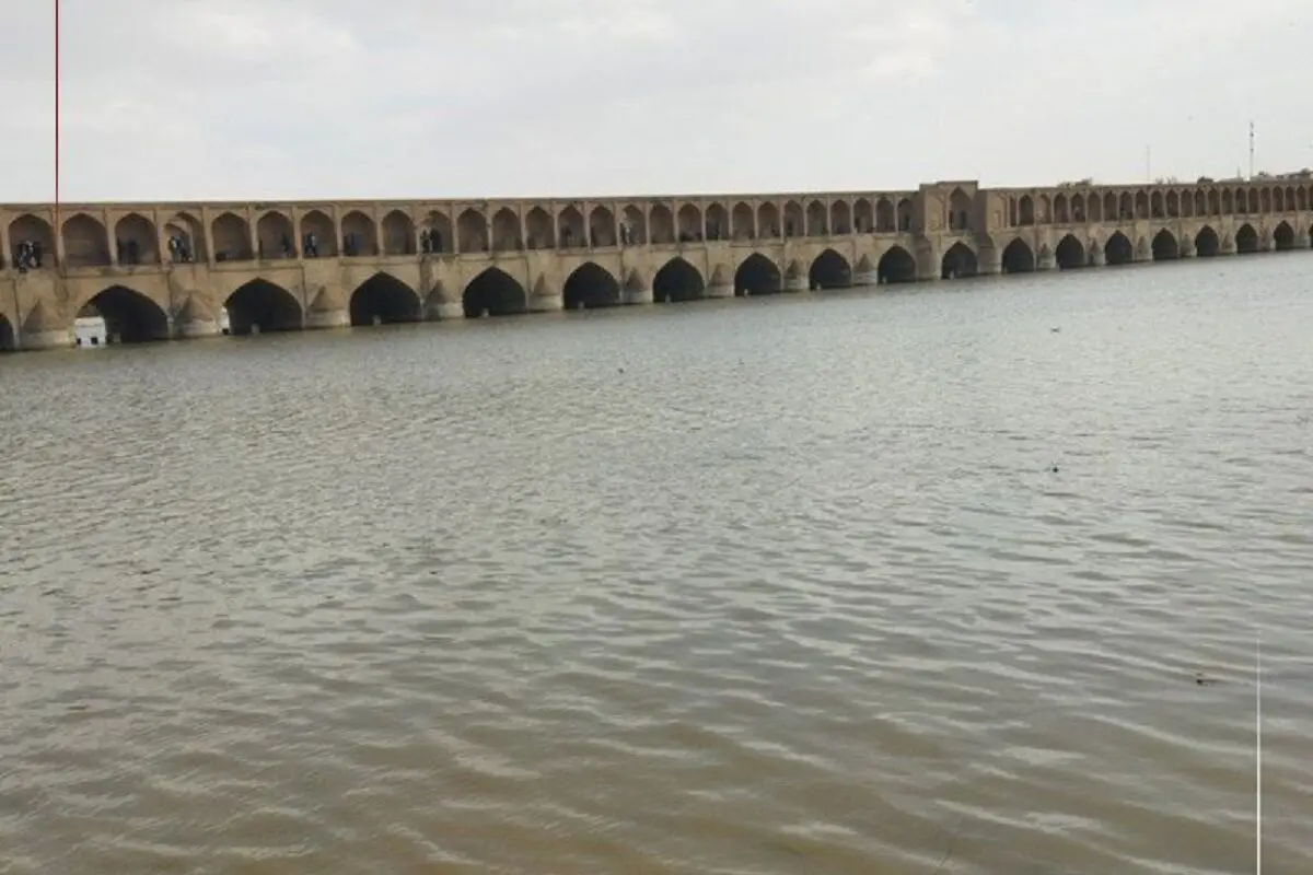 ویدئو؛ لحظه رسیدن آب به زاینده رود اصفهان