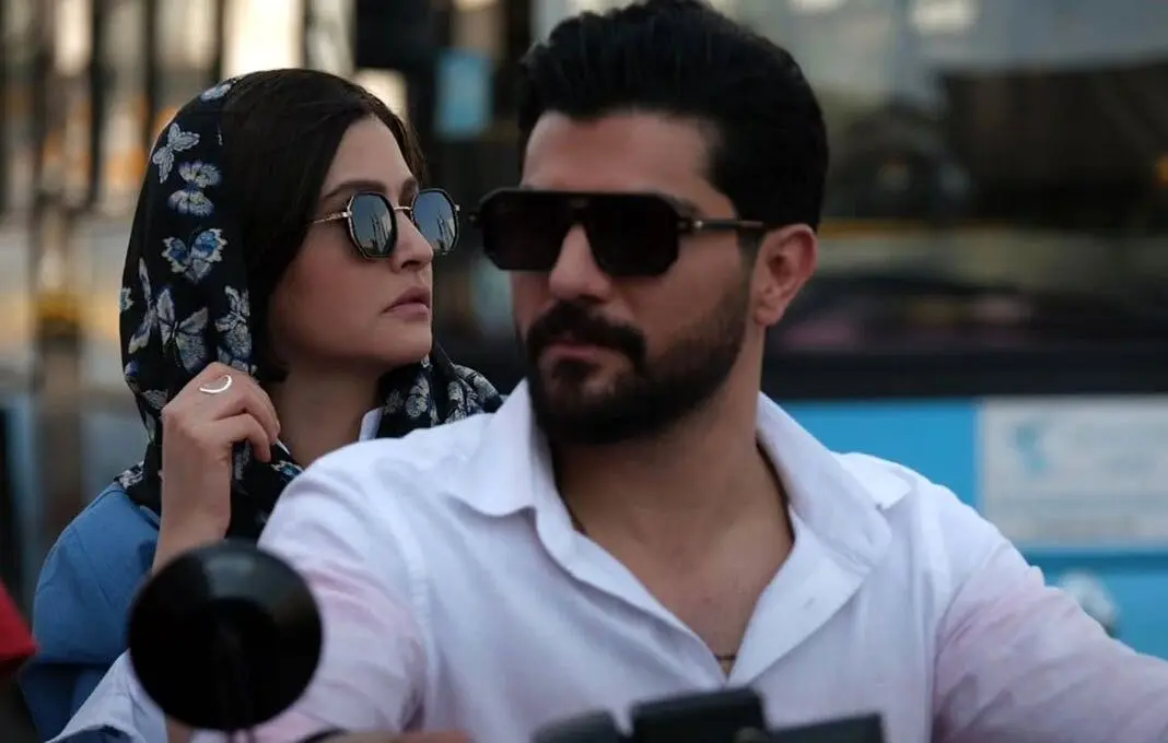 سینا مهراد در این سریال از نوید محمدزاده تقلید می‌کند؟
