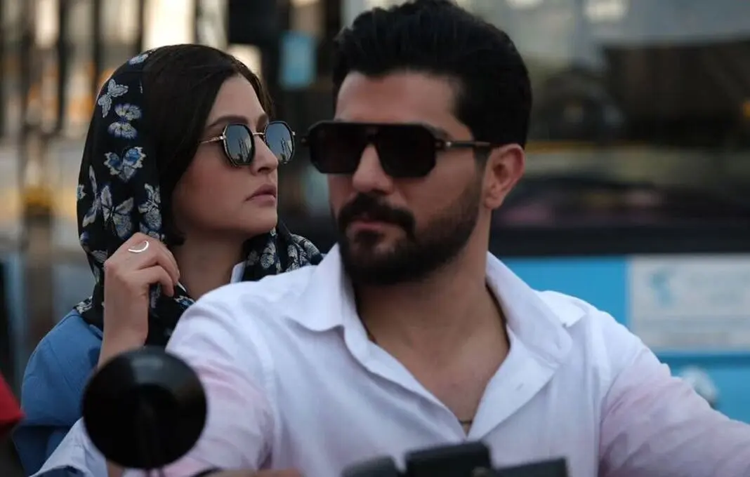 سینا مهراد در این سریال از نوید محمدزاده تقلید می‌کند؟