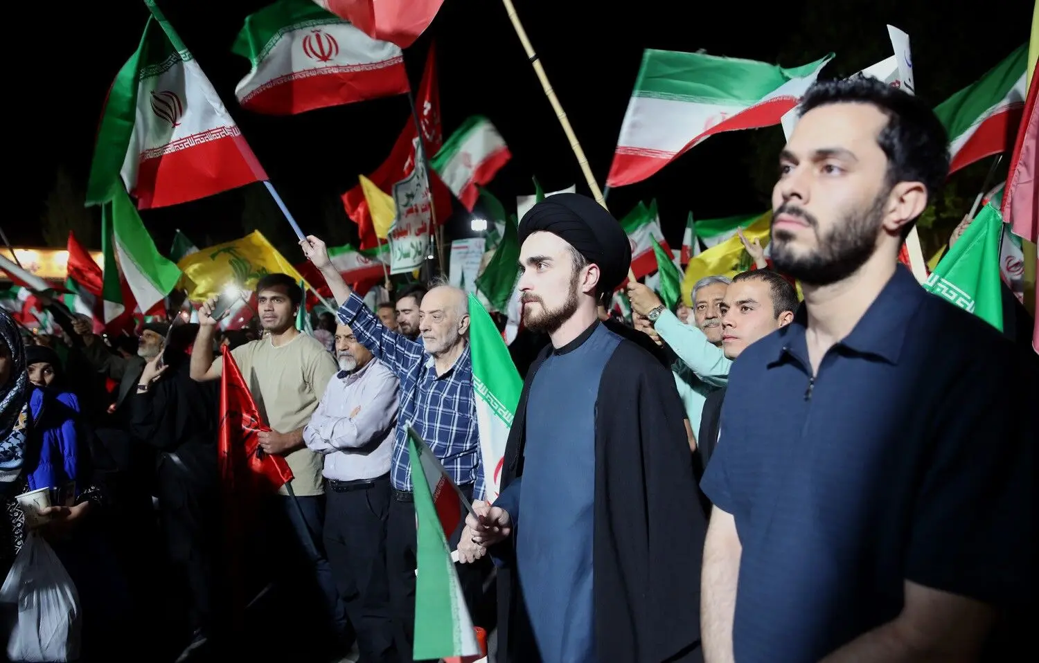 سید احمد خمینی در تجمع شبانه تهران