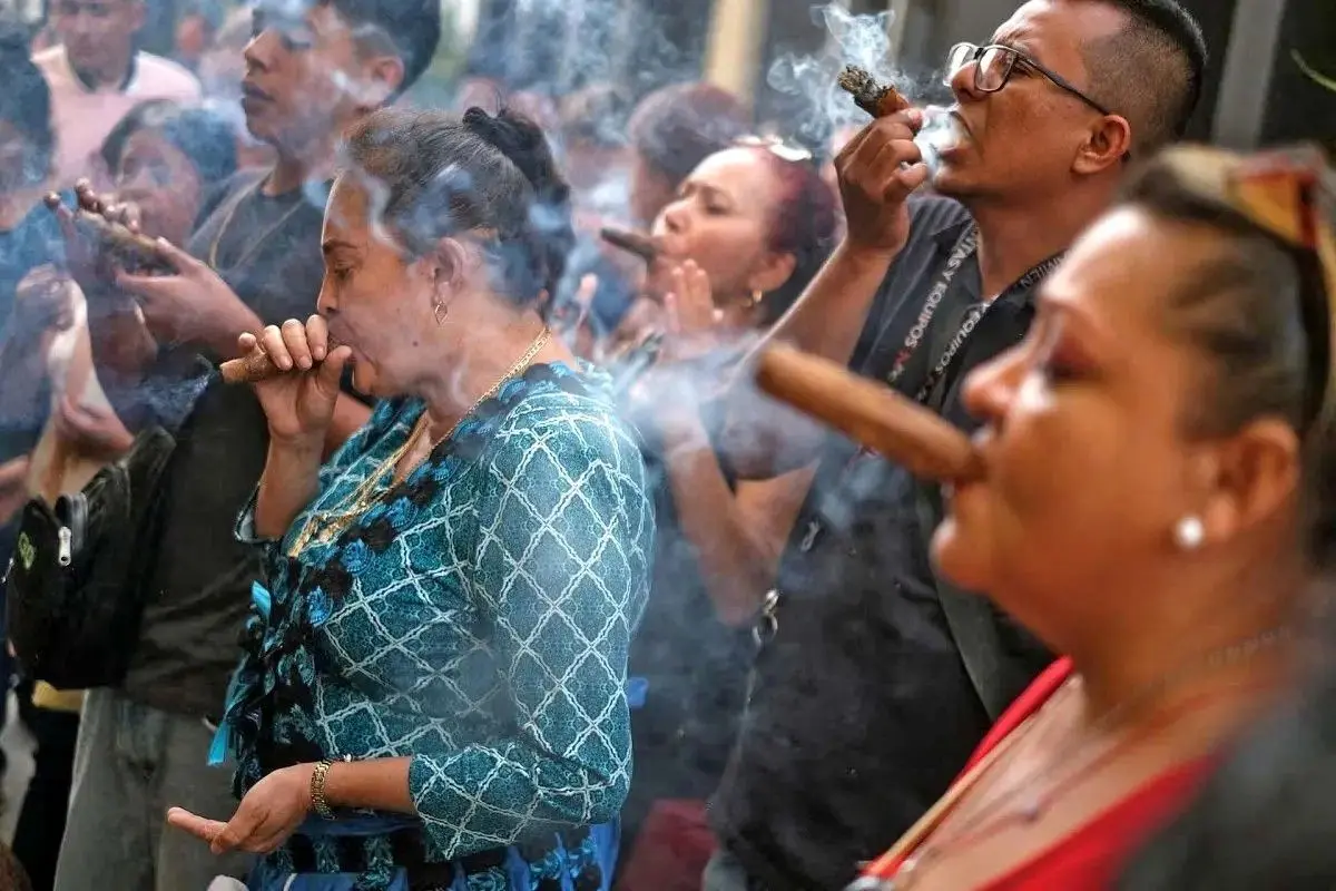 درباره عکسی از پیروان «ماکسی‌مون»