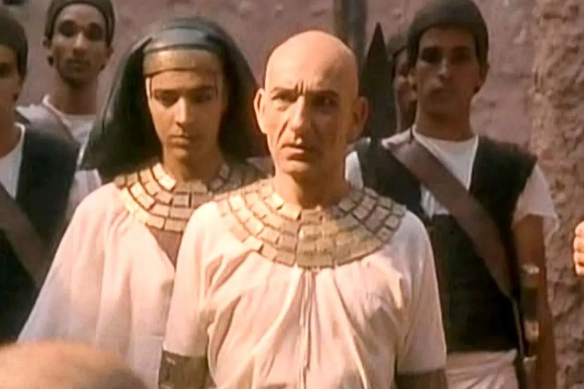 چهرۀ «پوتیفار» در سریال آمریکایی «یوسف» بعد از 30 سال در 81 سالگی 