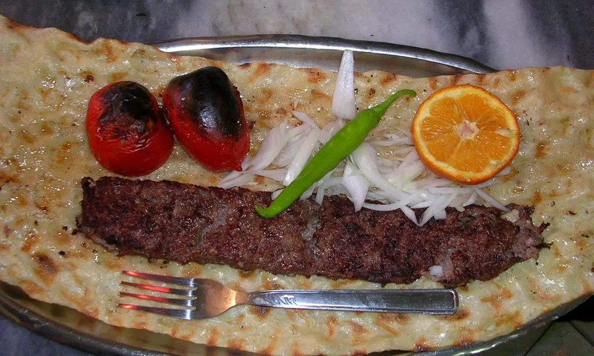 طرز تهیه کباب بناب: طعمی منحصر به فرد از آشپزی ایرانی