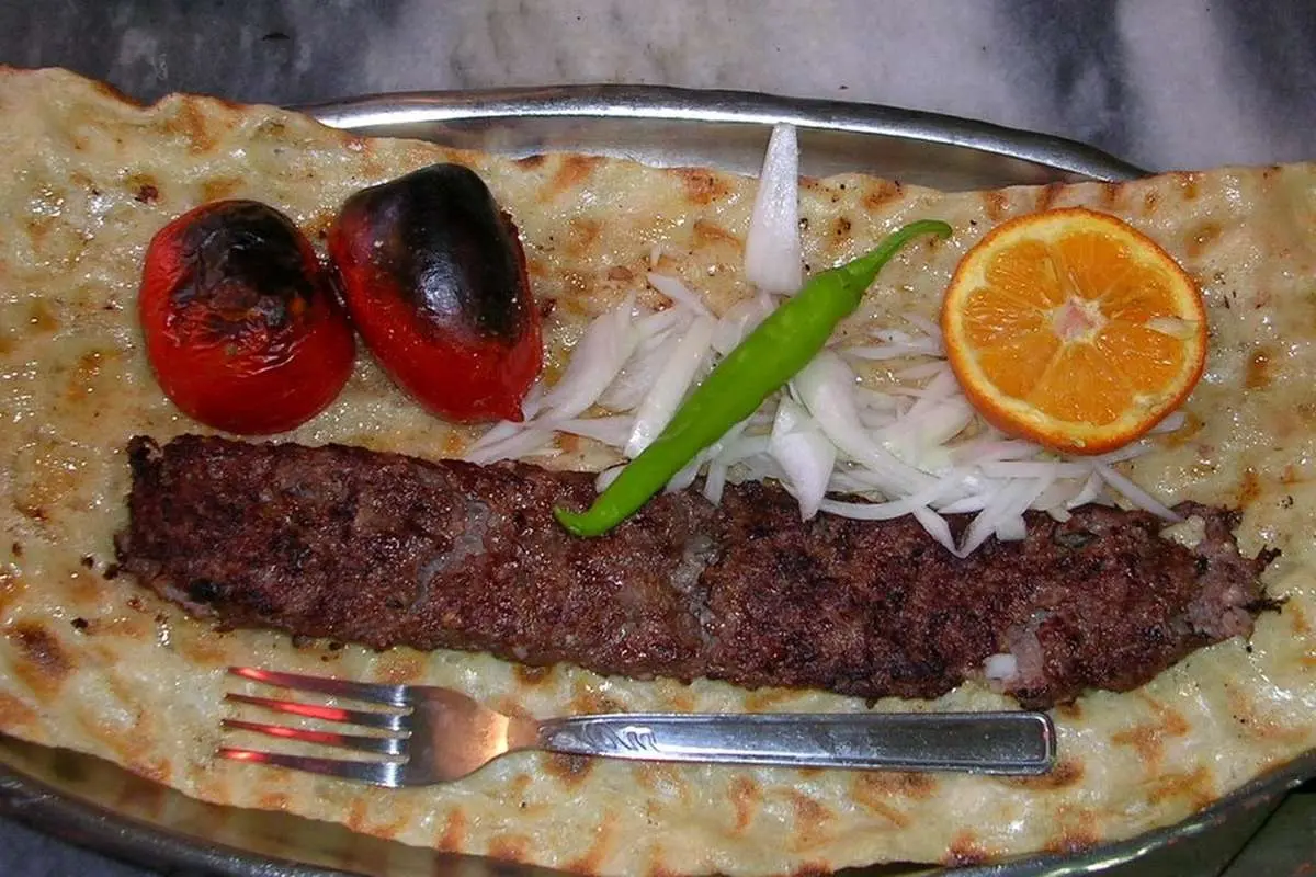طرز تهیه کباب بناب: طعمی منحصر به فرد از آشپزی ایرانی