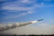 لحظه اصابت و شلیک موشک‌های بالستیک و کروز بردِ بلند در رزمایش نیروی دریایی سپاه