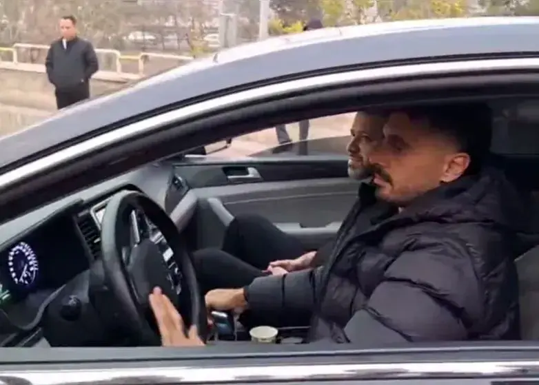 دو کاپیتان پرسپولیس روی سکوهای ورزشگاه