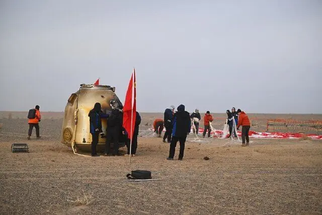 بازگشت کپسول فضایی چین به زمین 