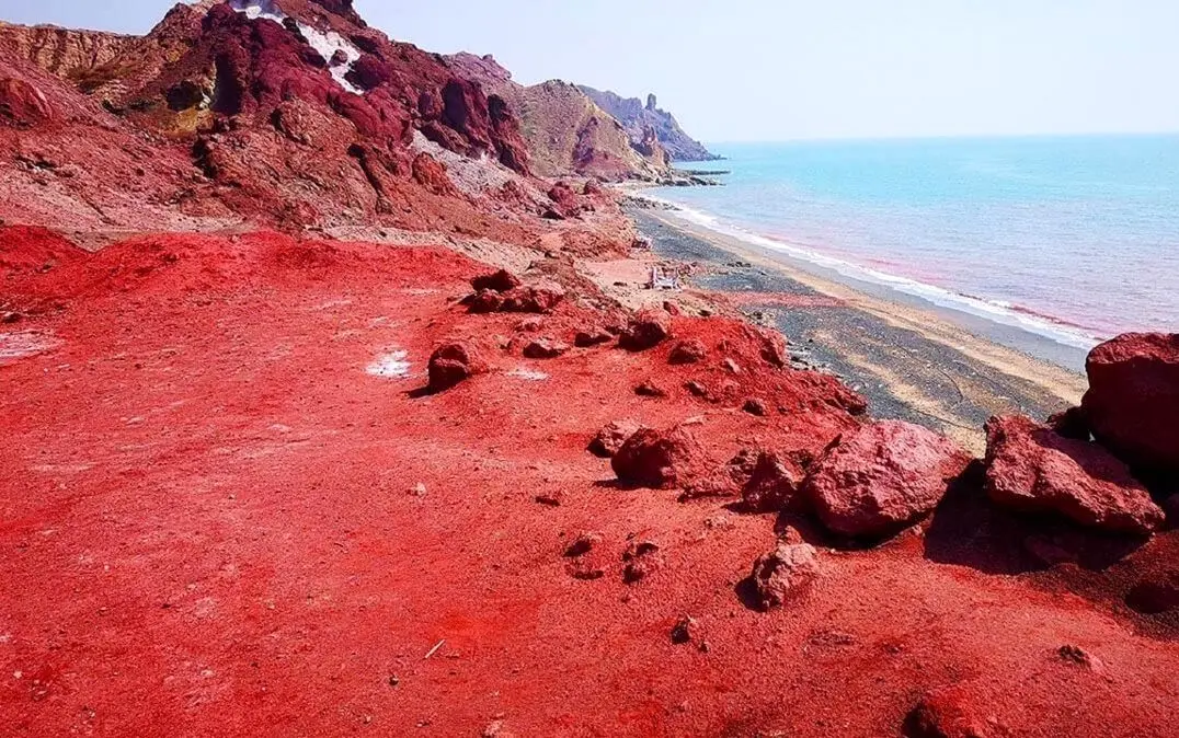 رقص باران بر خاک سرخ جزیره هرمز
