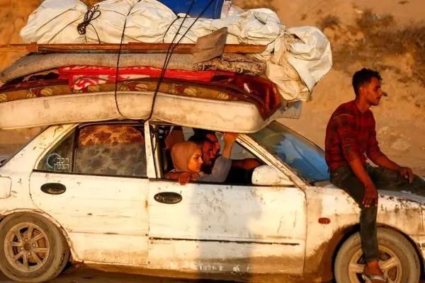 تصاویر؛ فرار اهالی غزه همزمان با شدت گرفتن حملات اسرائیل