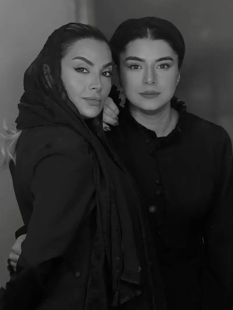 مونا فانز