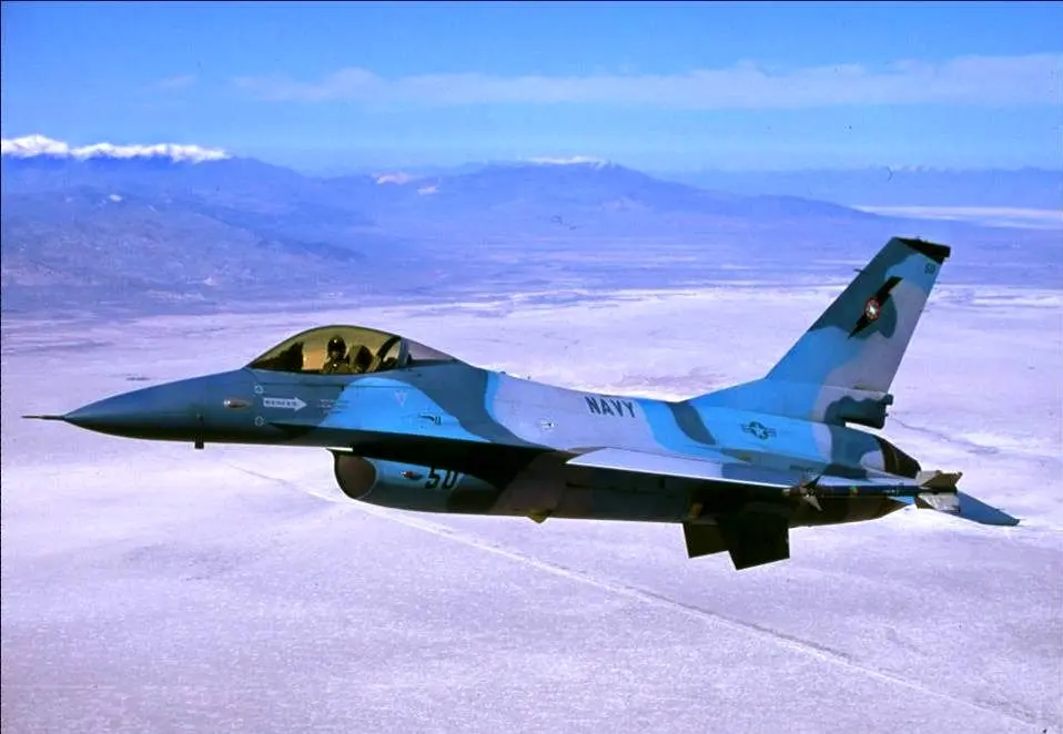 سقوط جنگنده  اف–۱۶ نیروی هوایی آمریکا در کالیفرنیا