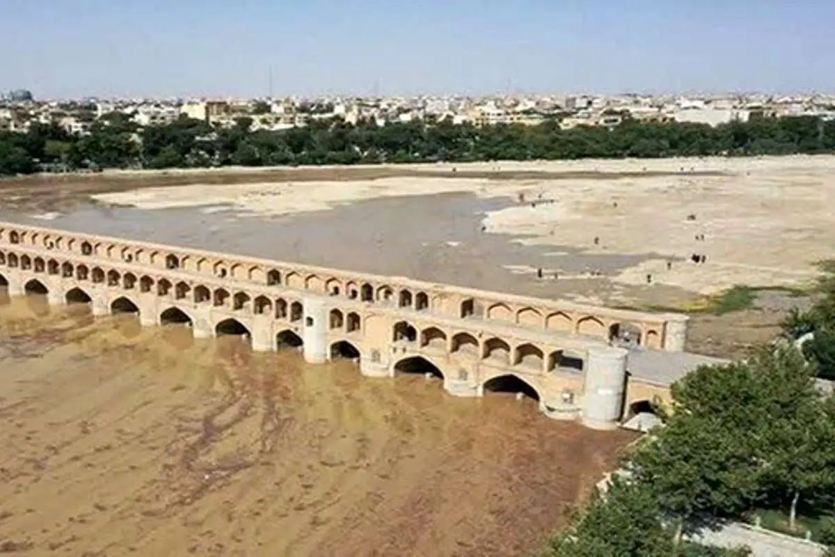 آب رودخانه زاینده‌رود به اصفهان رسید