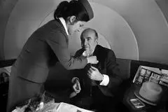 ماجرای بازداشت امیر عباس هویدا توسط محمدرضا شاه