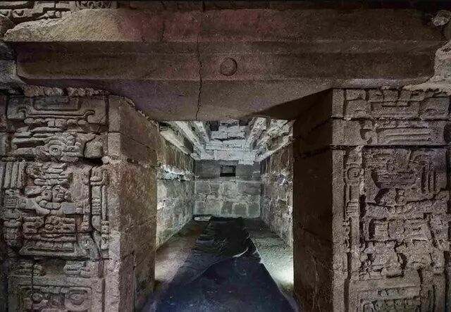 کشف بقایای یک مقبره ۱۴۰۰ساله در آمریکا