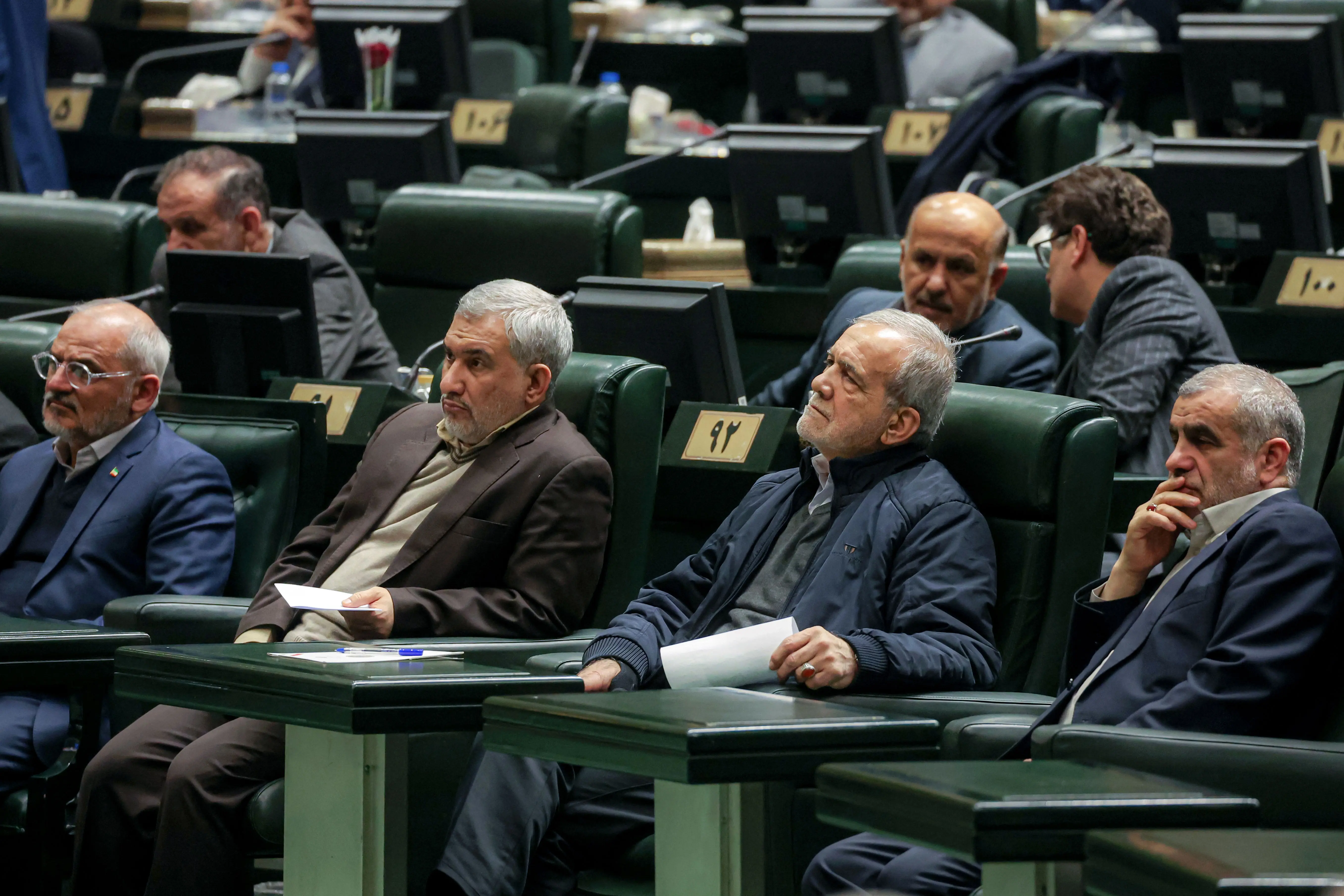 مجلس علیه پزشکیان؟/ از استیضاح‌های زنجیره‌ای تا طرح سؤال از رئیس‌جمهور